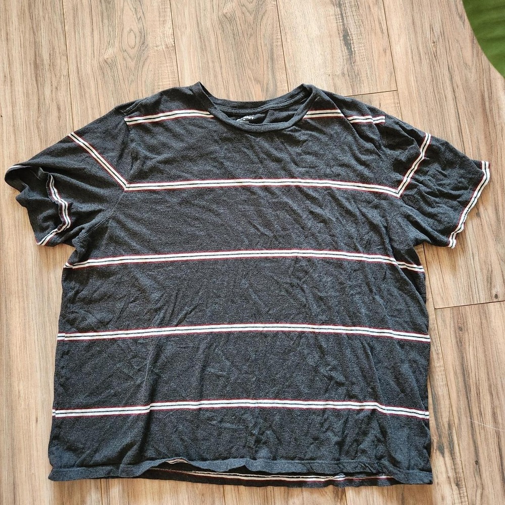 Old Navy soft-washed short sleeve T-shirt - Picture 1 of 3